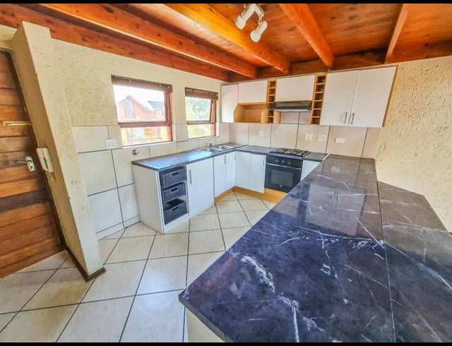 3 BEDROOM APARTMENT FOR SALE IN SUNNINGHILL